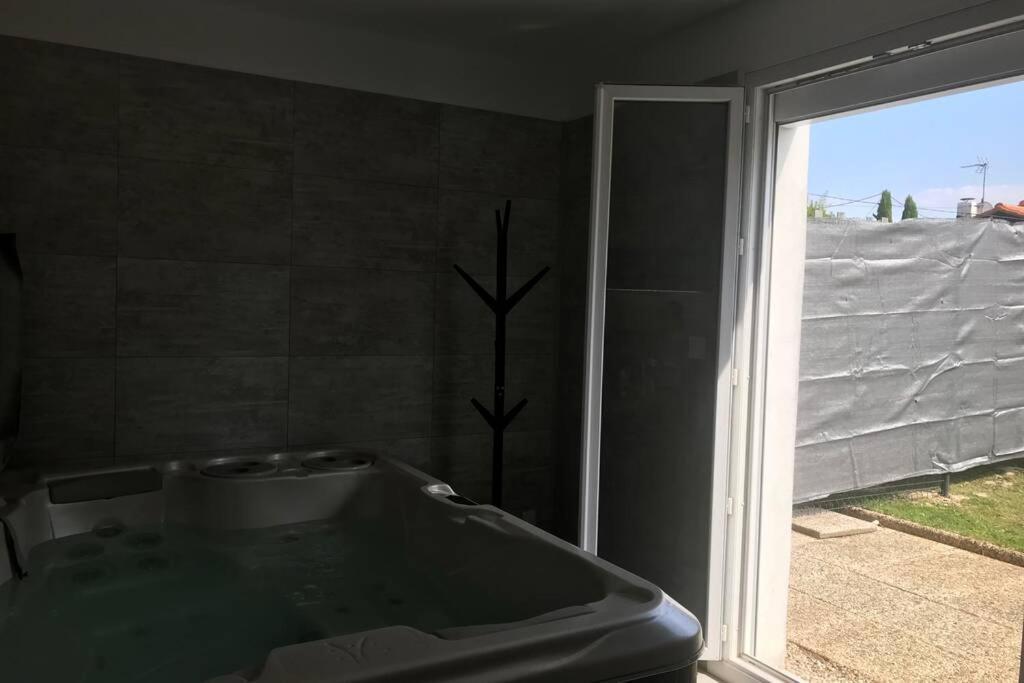 Maison Avec Jacuzzi Interieur Esprit Bord De Mer Pornic Exteriör bild